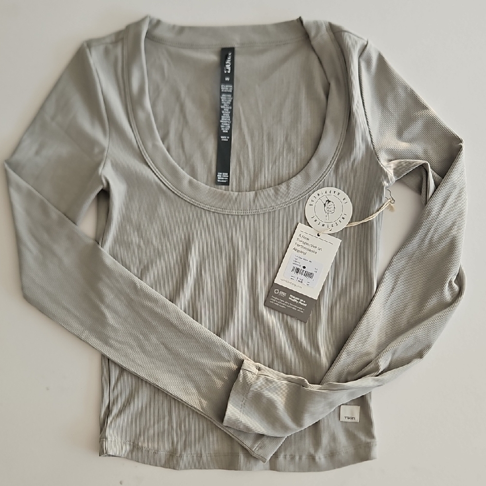 NWT Vuori Light Green Sage Talc Long Sleeve Pose Scoop Tee Top Size XS - Picture 4 of 7